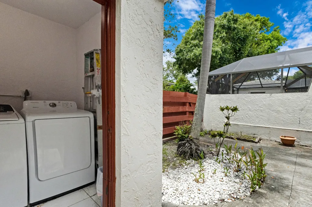 3015 Oaktree Lane Hollywood FL 33021