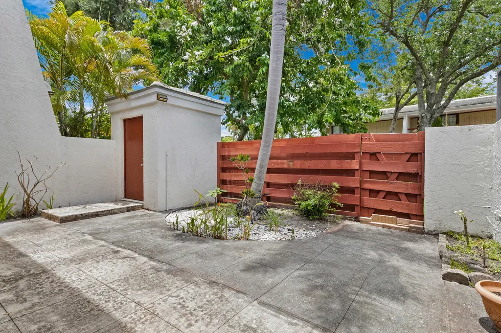 3015 Oaktree Lane Hollywood FL 33021
