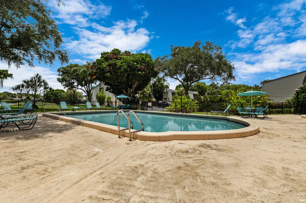 3015 Oaktree Lane Hollywood FL 33021