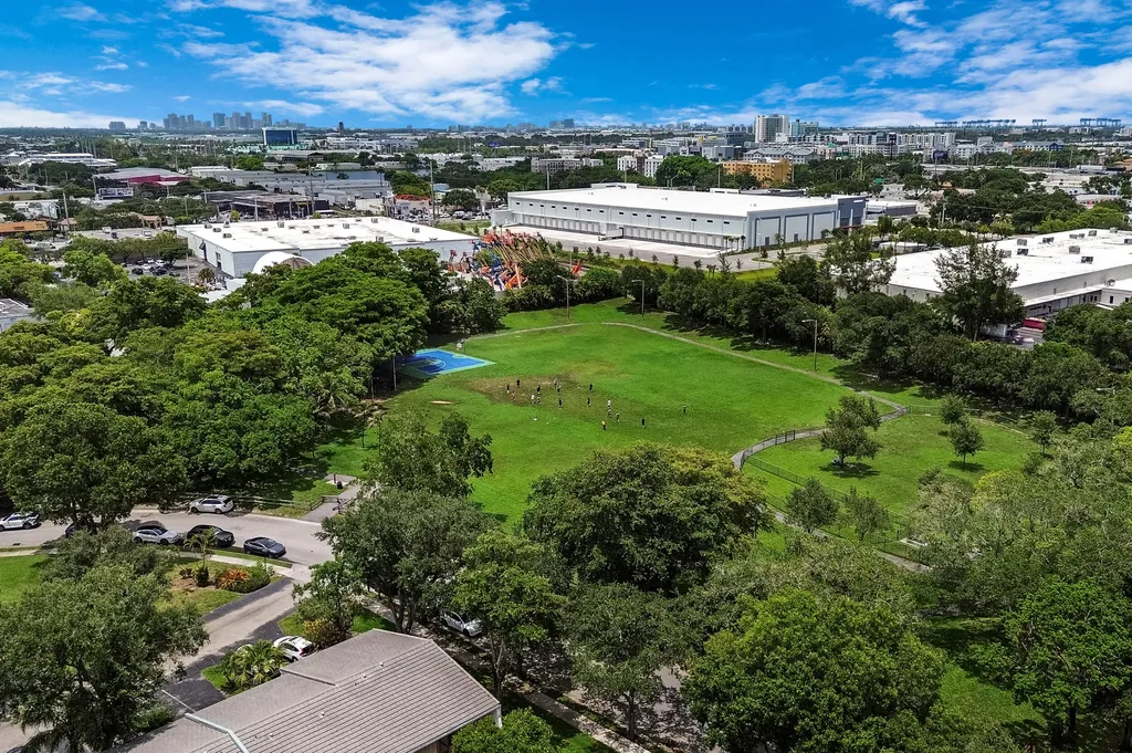 3015 Oaktree Lane Hollywood FL 33021