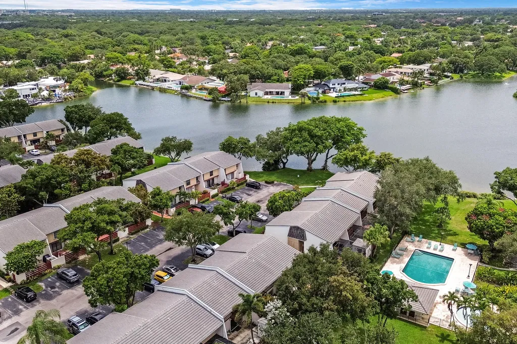 3015 Oaktree Lane Hollywood FL 33021