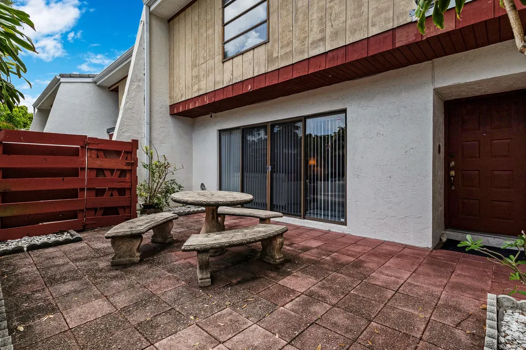 3015 Oaktree Lane Hollywood FL 33021