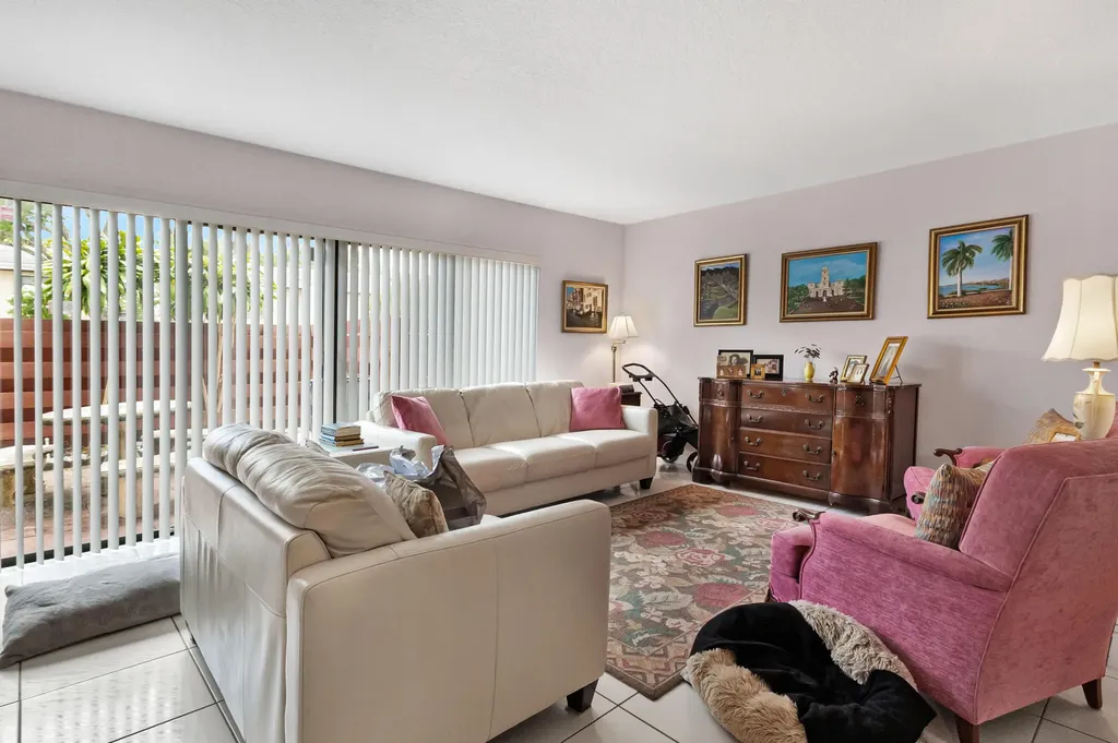 3015 Oaktree Lane Hollywood FL 33021