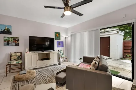 3015 Oaktree Lane Hollywood FL 33021