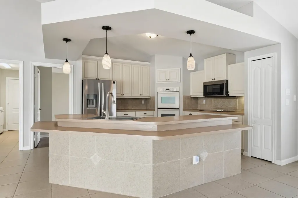 2314 SE Calcutta Circle Port St Lucie FL 34952
