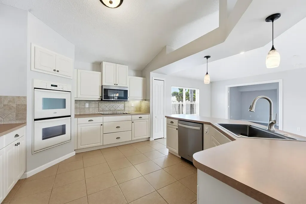 2314 SE Calcutta Circle Port St Lucie FL 34952