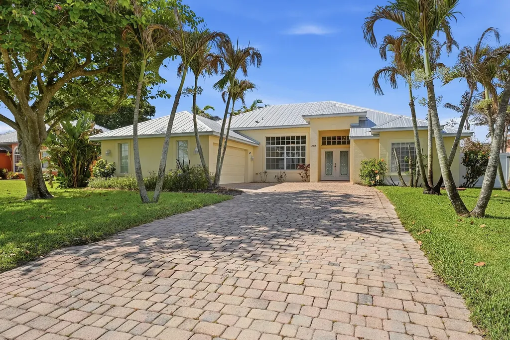 2314 SE Calcutta Circle Port St Lucie FL 34952