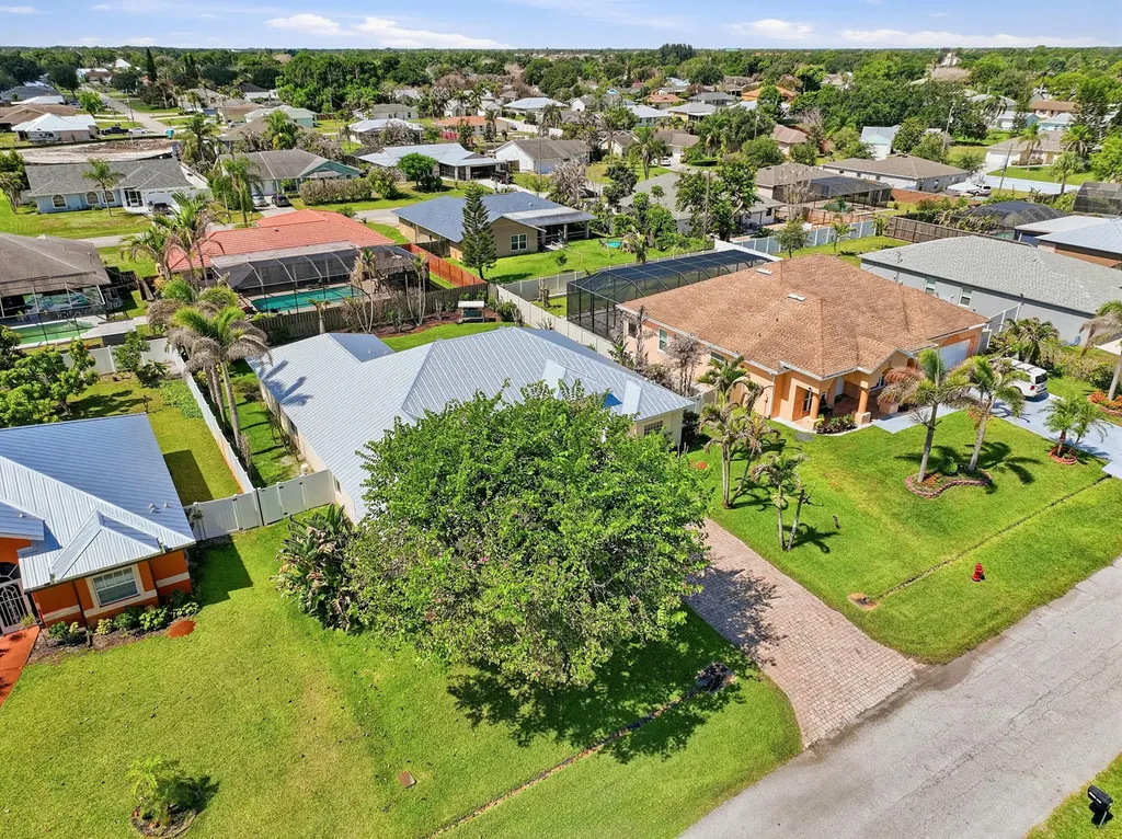 2314 SE Calcutta Circle Port St Lucie FL 34952