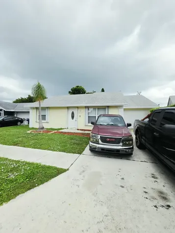 5447 Twin Oakes Road Greenacres FL 33463