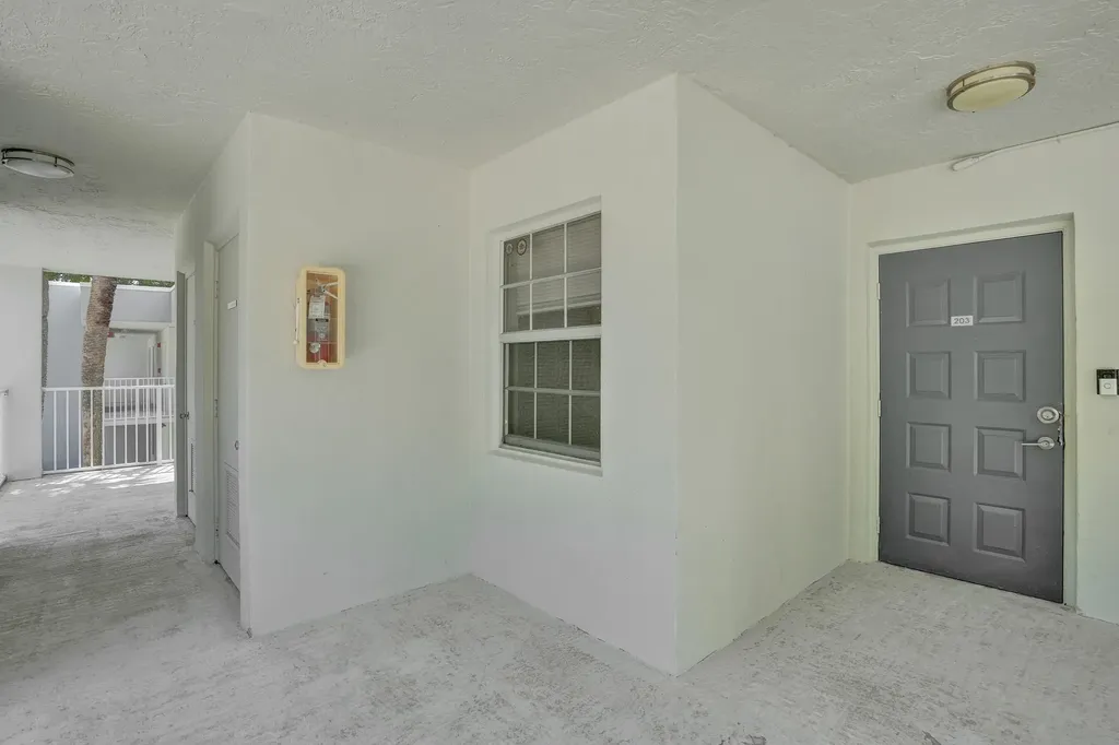 4200 Oaks Terrace Pompano Beach FL 33069