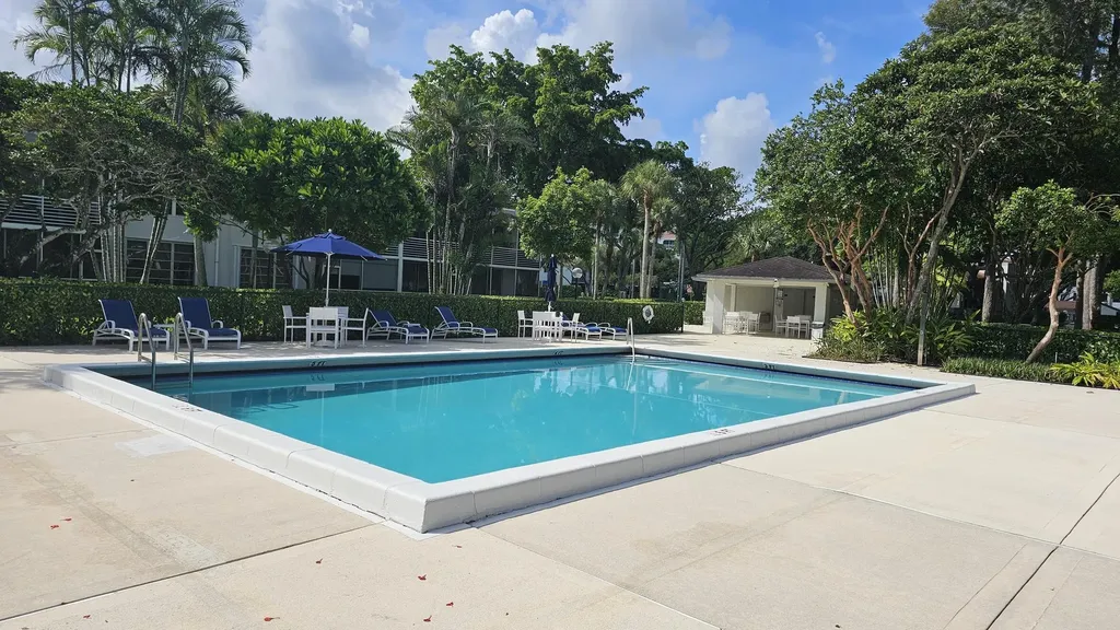 4200 Oaks Terrace Pompano Beach FL 33069