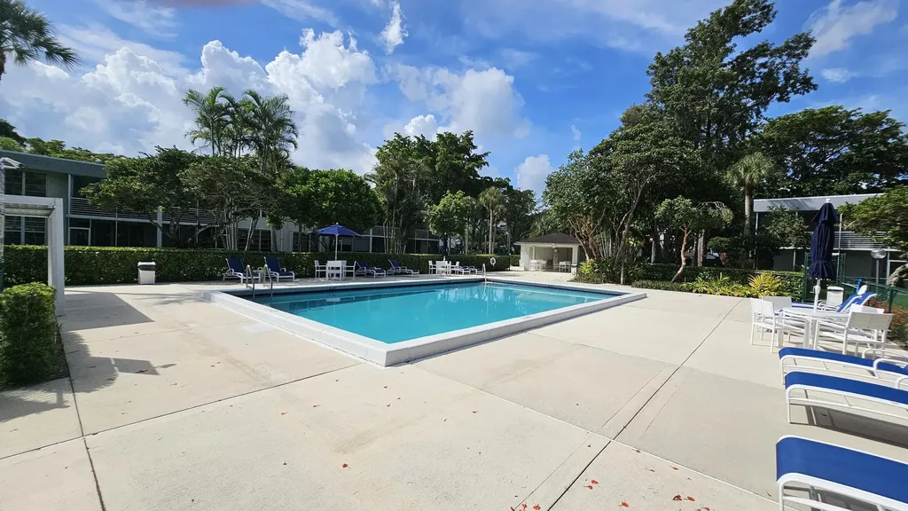 4200 Oaks Terrace Pompano Beach FL 33069
