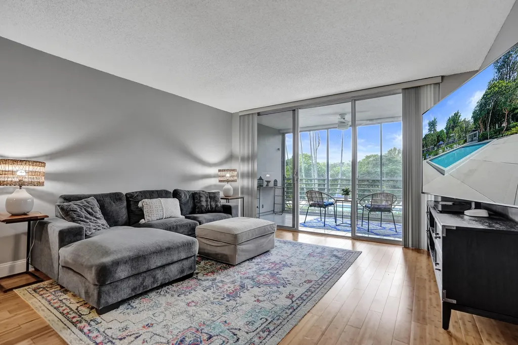 4200 Oaks Terrace Pompano Beach FL 33069