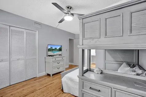 4200 Oaks Terrace Pompano Beach FL 33069