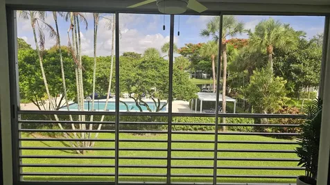 4200 Oaks Terrace Pompano Beach FL 33069