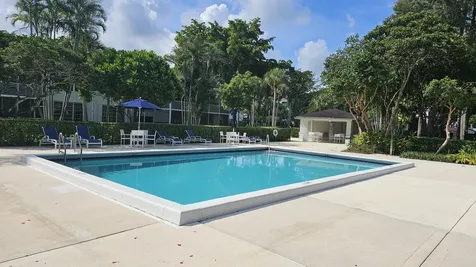 4200 Oaks Terrace Pompano Beach FL 33069