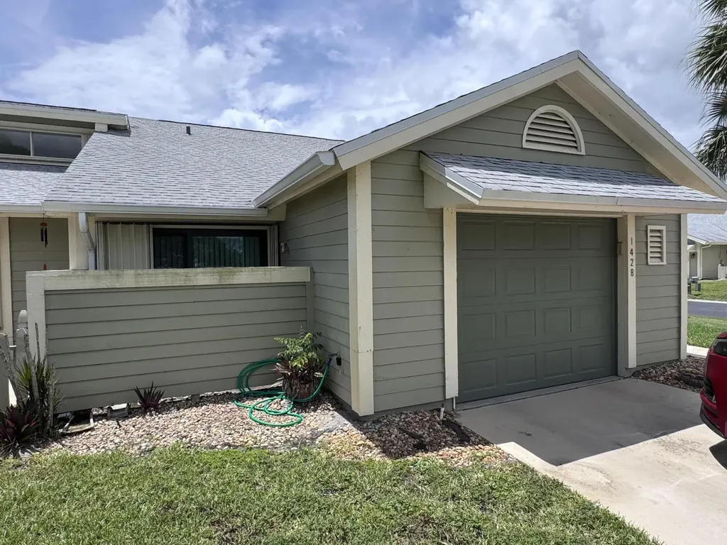 1428 SE Colchester Circle Port St Lucie FL 34952