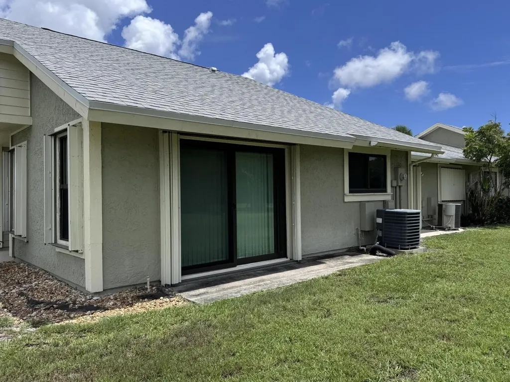 1428 SE Colchester Circle Port St Lucie FL 34952