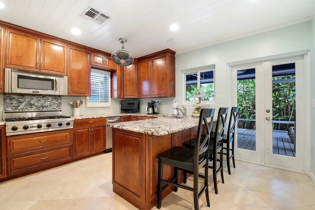 9 NW 9th Street Delray Beach FL 33444