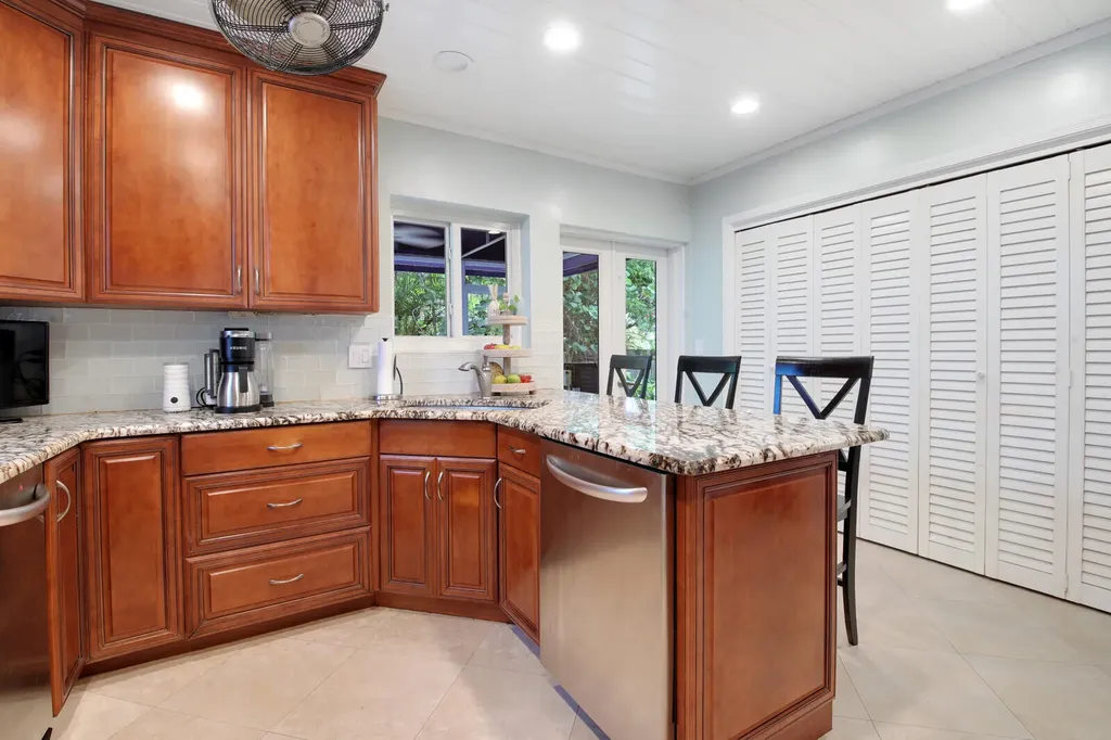 9 NW 9th Street Delray Beach FL 33444