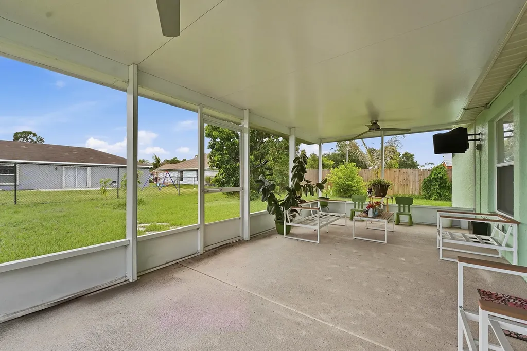 1842 SW Penrose Avenue Port St Lucie FL 34953