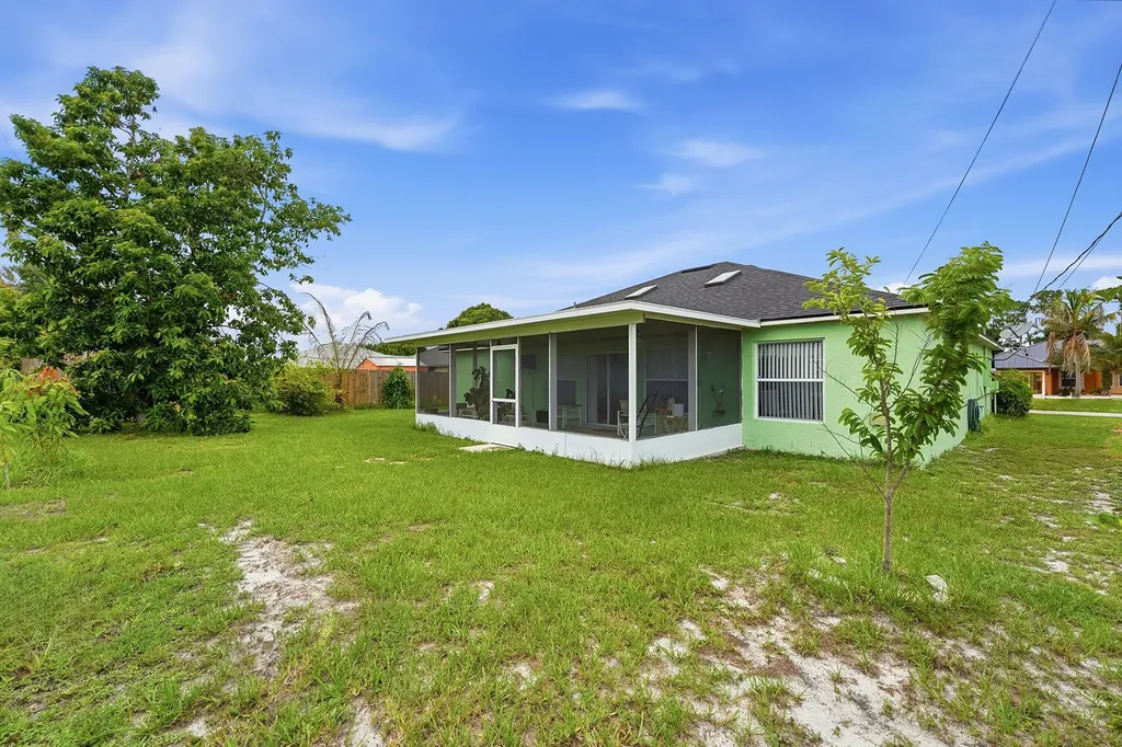1842 SW Penrose Avenue Port St Lucie FL 34953