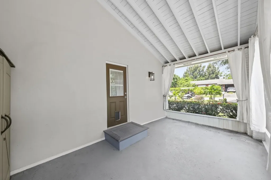 2205 W Pineridge Court Delray Beach FL 33444