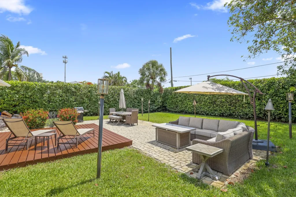 2205 W Pineridge Court Delray Beach FL 33444