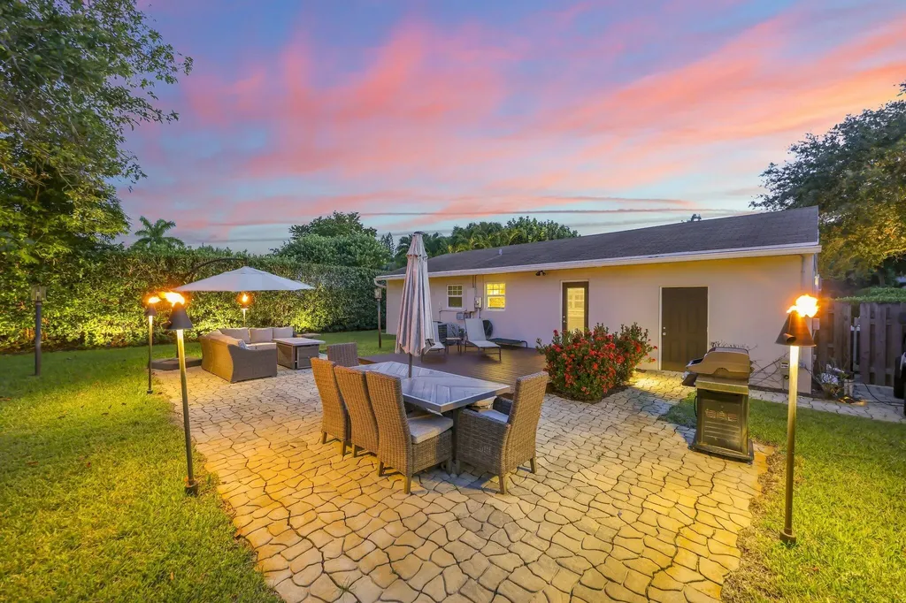2205 W Pineridge Court Delray Beach FL 33444