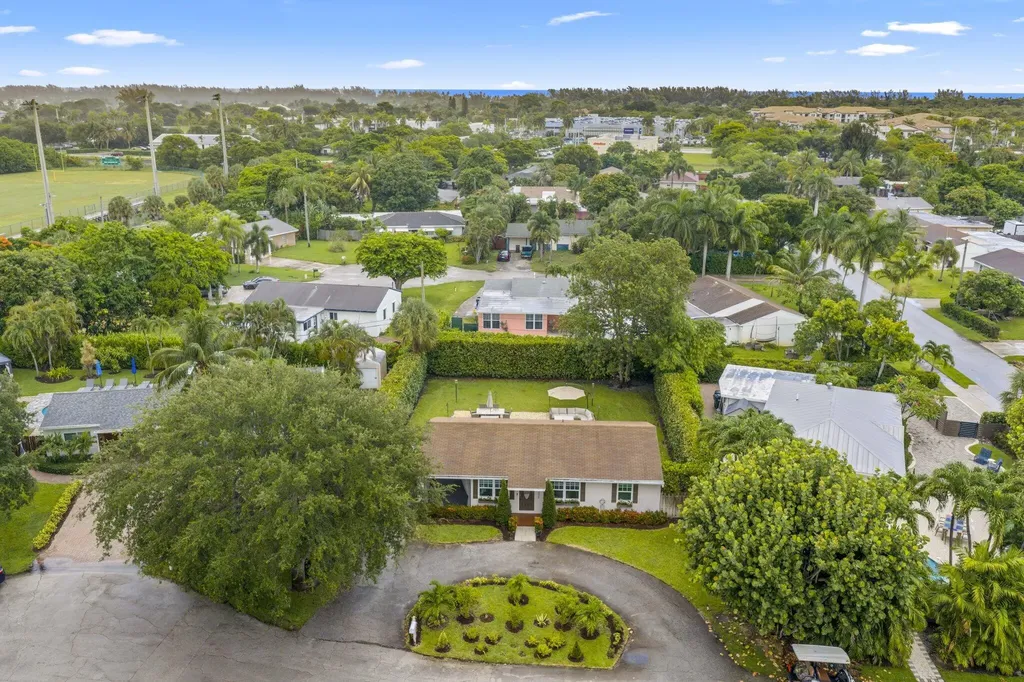 2205 W Pineridge Court Delray Beach FL 33444