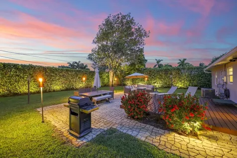 2205 W Pineridge Court Delray Beach FL 33444