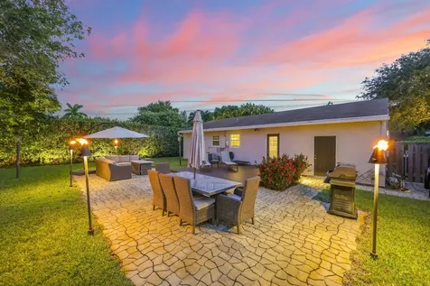 2205 W Pineridge Court Delray Beach FL 33444
