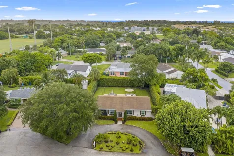 2205 W Pineridge Court Delray Beach FL 33444