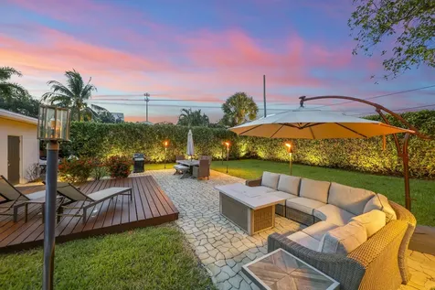 2205 W Pineridge Court Delray Beach FL 33444