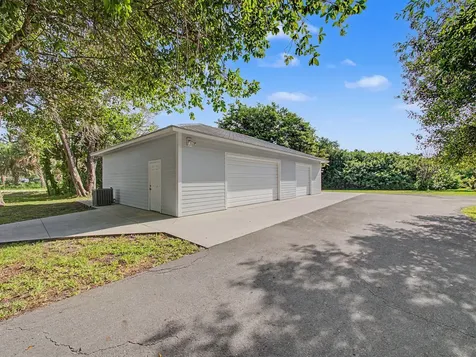 5625 SE Ault Avenue Stuart FL 34997