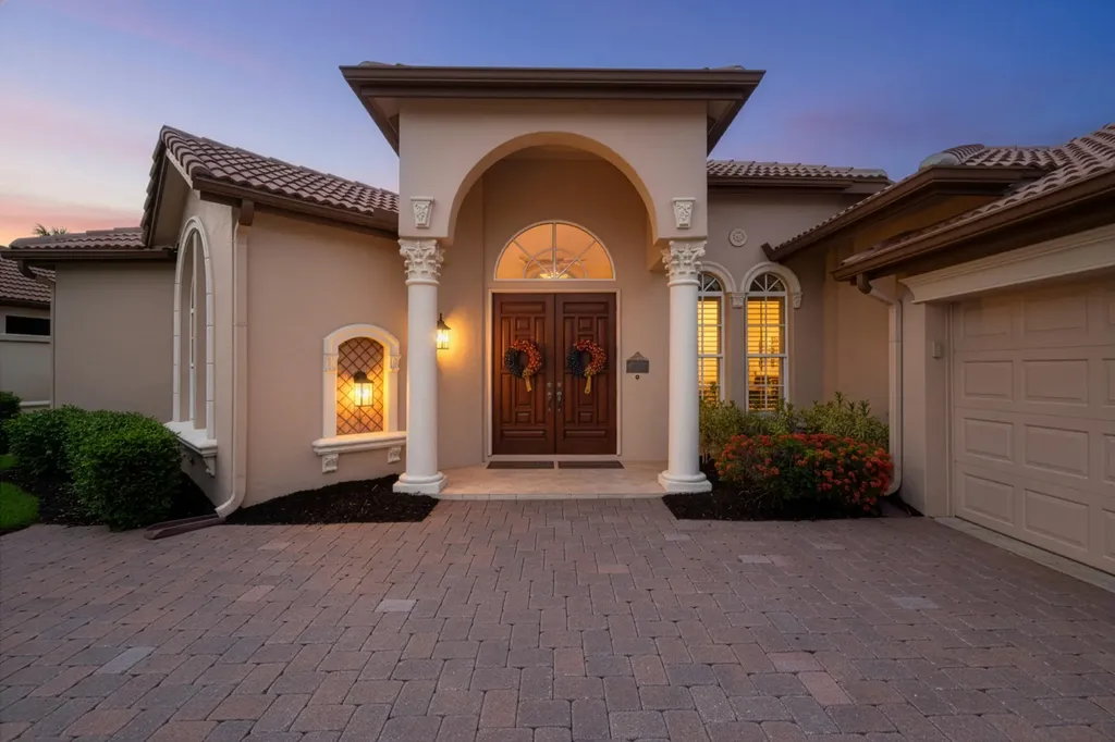 923 SW Grand Reserves Boulevard Port St Lucie FL 34986