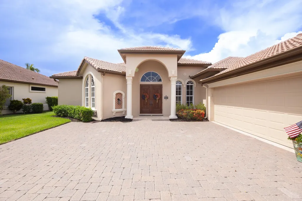 923 SW Grand Reserves Boulevard Port St Lucie FL 34986