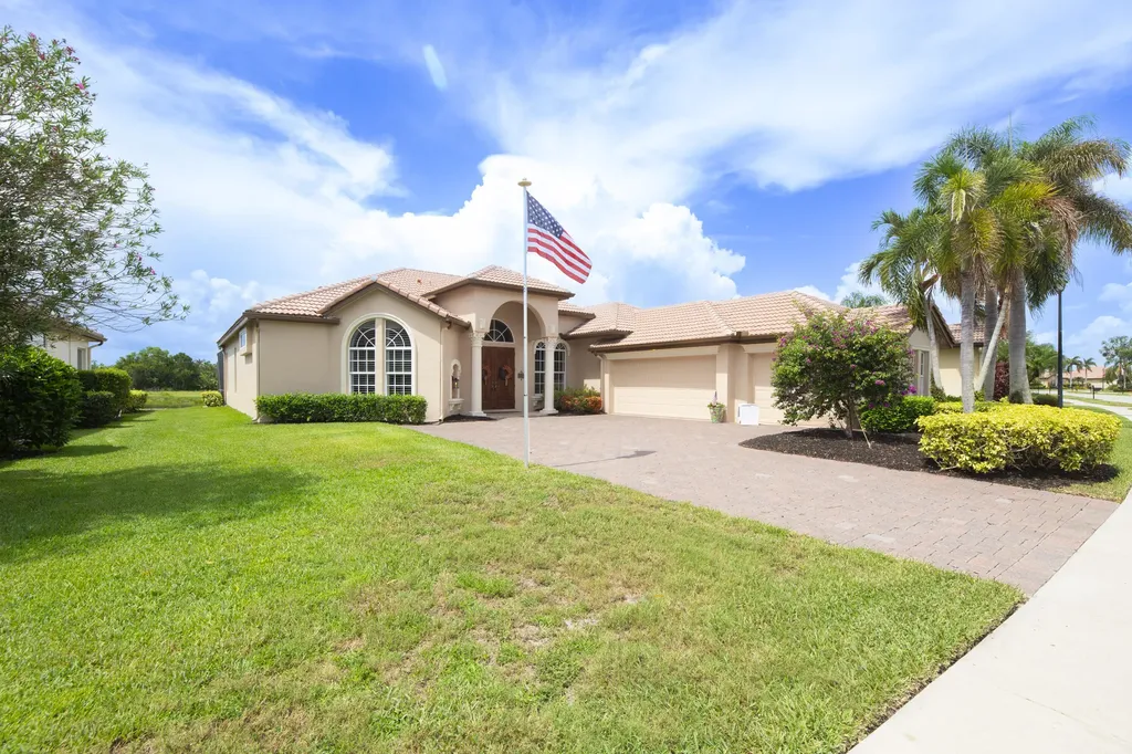923 SW Grand Reserves Boulevard Port St Lucie FL 34986