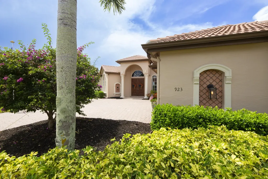 923 SW Grand Reserves Boulevard Port St Lucie FL 34986