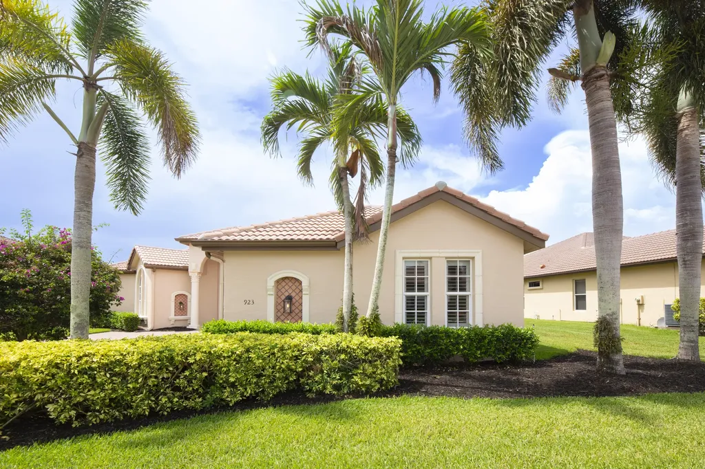 923 SW Grand Reserves Boulevard Port St Lucie FL 34986