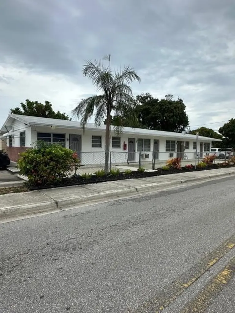 932 S B Street Lake Worth Beach FL 33460