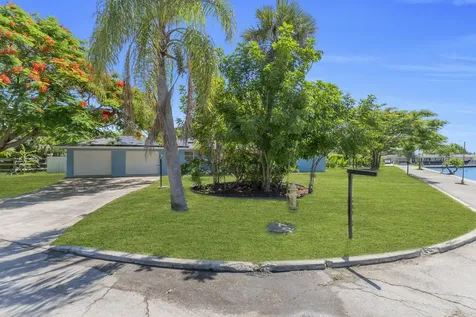 139 E Lake Drive Lehigh Acres FL 33936