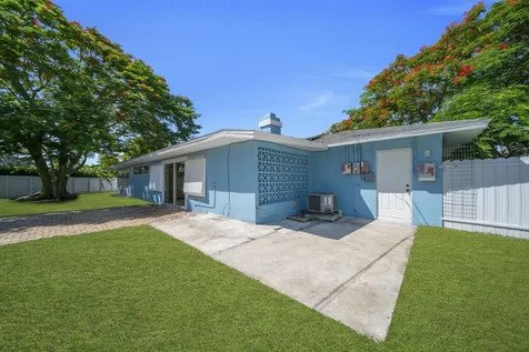139 E Lake Drive Lehigh Acres FL 33936