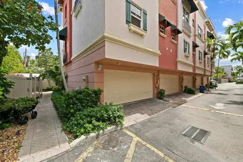1033 NE 17th Way Fort Lauderdale FL 33304