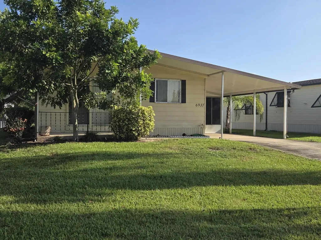 6937 SE Delegate Street Hobe Sound FL 33455