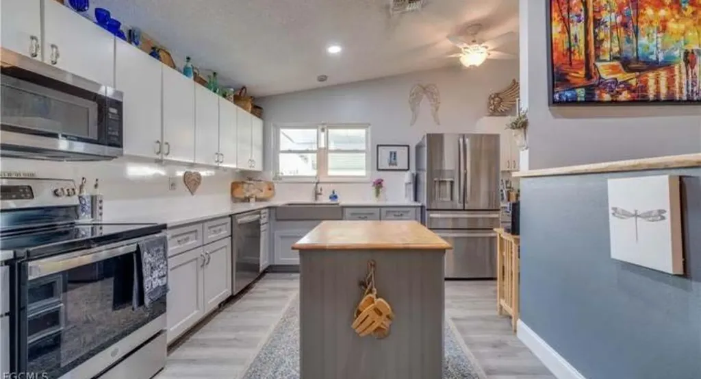 5671 Longleaf Drive North Fort Myers FL 33917