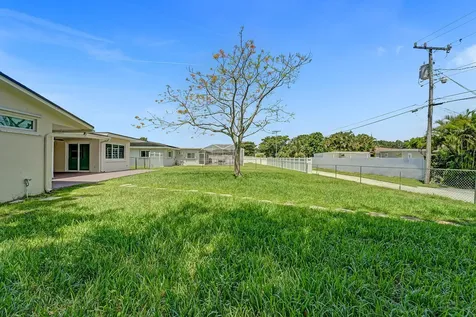 5011 Buchanan Street Hollywood FL 33021