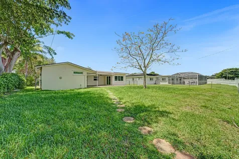 5011 Buchanan Street Hollywood FL 33021