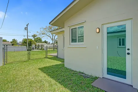 5011 Buchanan Street Hollywood FL 33021