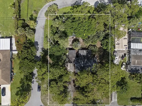 799 Ivory Lane Haverhill FL 33415